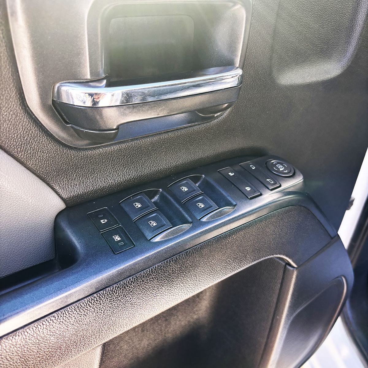 2017 Chevrolet SilveradoWT, Double Cab 4x4, V6