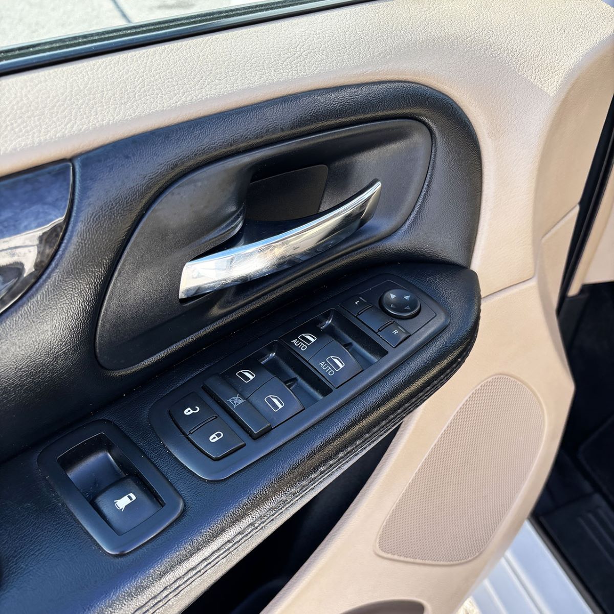 2016 Dodge Grand CaravanCrew | Heated Seats | Remote Start | Stow'n Go