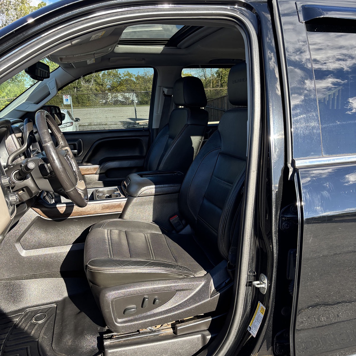 2018 GMC Sierra 1500Denali Crew Cab, 4WD 143.5in.