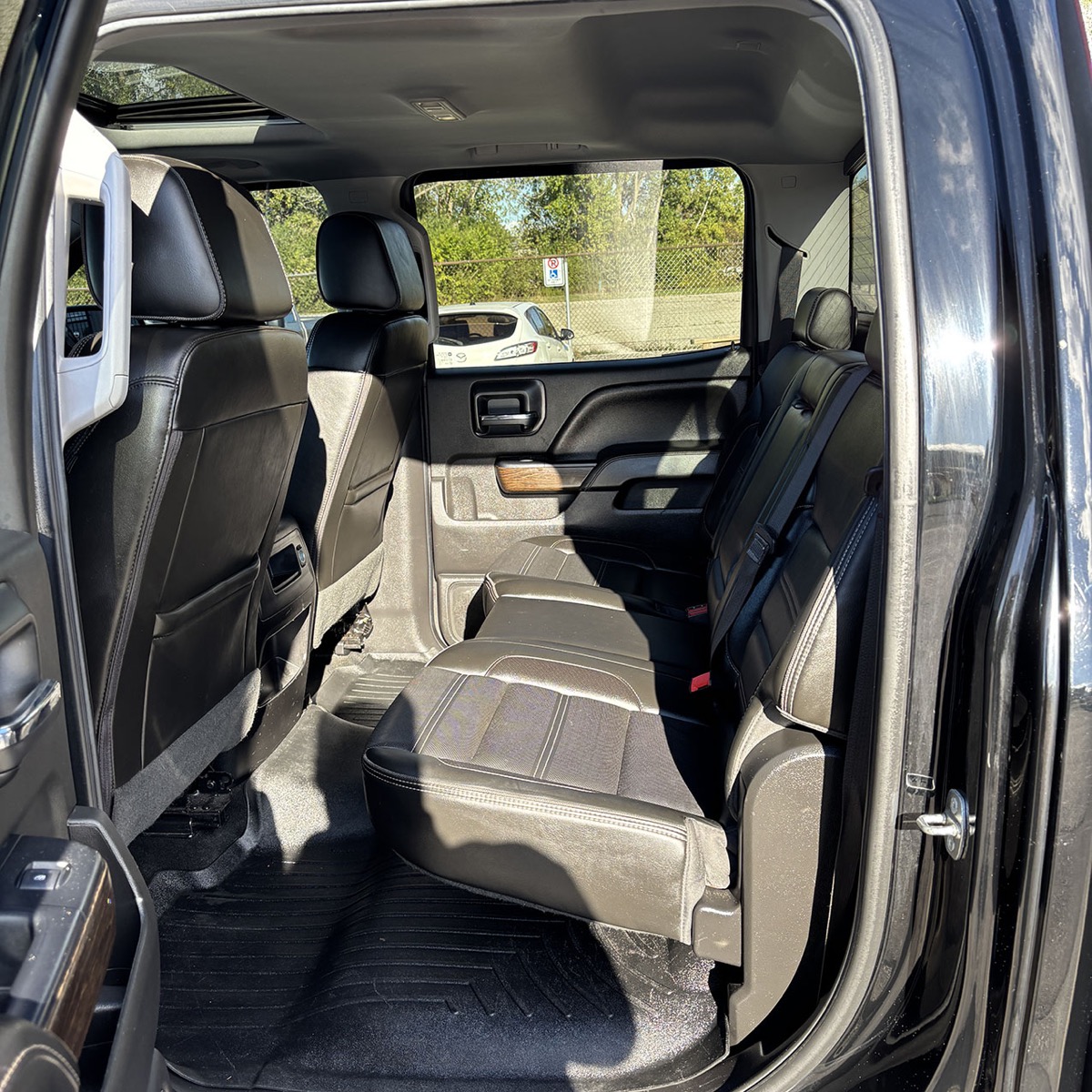 2018 GMC Sierra 1500Denali Crew Cab, 4WD 143.5in.