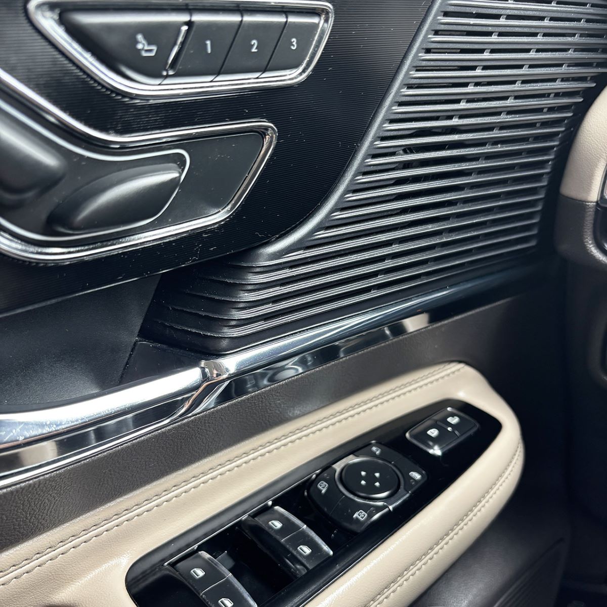2020 Lincoln CorsairBase | Pano Roof | Leather | P.Liftgate